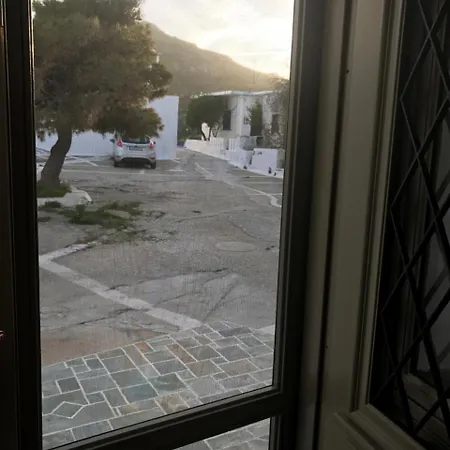 Spitaki Serifos Kır Evi *